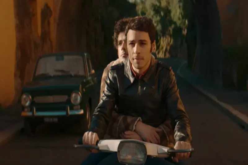 Seguire film e serie tv in compagnia della propria dolce metà è la nuova frontiera del romanticismo; in questo articolo, i migliori titoli da guardare in coppia secondo MoltoUomo.it