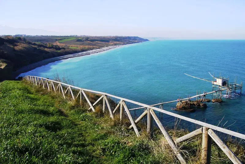Soggiorno in Abruzzo, un itinerario alla scoperta dei Trabocchi, l'antica insenatura sulla costa