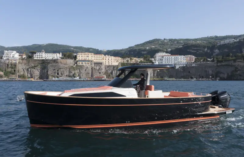 Gozzo 35 di Apreamare: un Elegante Connubio tra Tradizione ed Innovazione