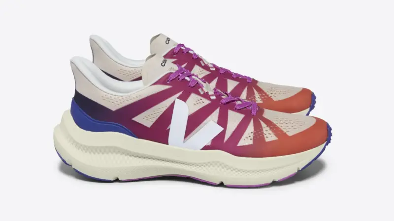 Veja ha lanciato il modello Condor 3, una scarpa da corsa ecologica che combina competenze tecniche, ricerca e materiali bio-based per offrire comfort, ammortizzazione e leggerezza