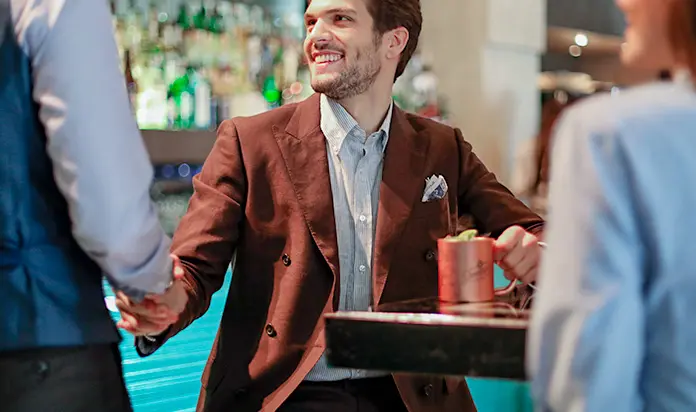 Eleganza Estiva: La Guida Definitiva all’Abito da Uomo per Cerimonie Estive