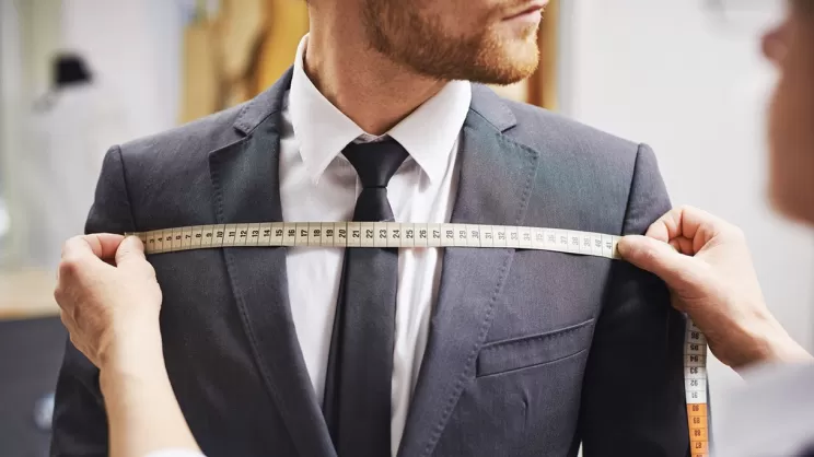 L’Eccellenza della Sartoria per Uomo: Una Tradizione di Stile e Maestria Made in Italy