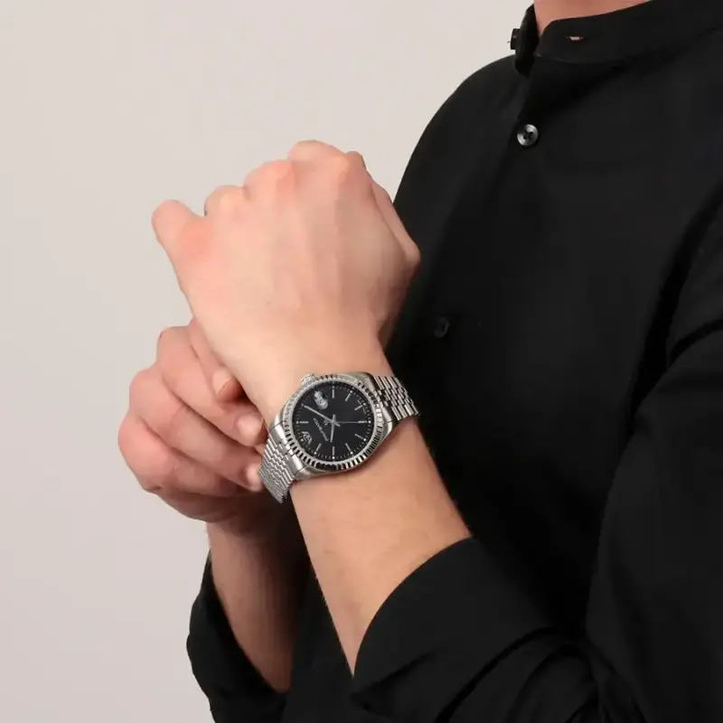 Qual è il tipo di movimento utilizzato nell'orologio Philip Watch Caribe