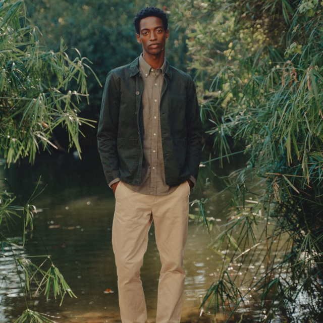 Negli ultimi anni, il settore della moda ha iniziato a riconoscere l'urgente necessità di una transizione verso pratiche più sostenibili. 