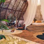 La sostenibilità è una priorità crescente per gli ospiti e le strutture alberghiere. L'adozione di tecnologie verdi, come l'energia rinnovabile e l'automazione ecologica, riduce l'impatto ambientale e attira clienti attenti all'eco-sostenibilità