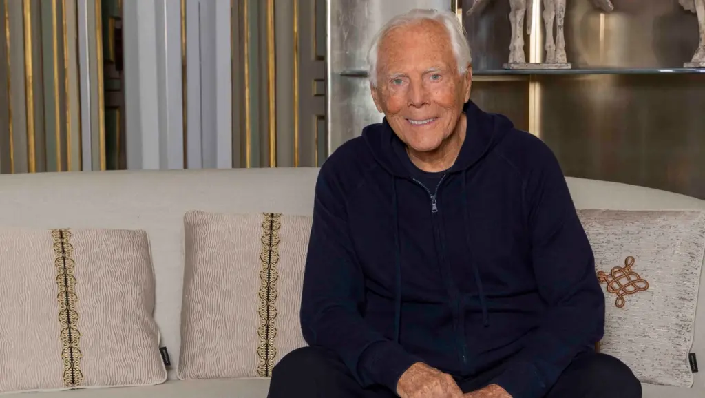 È morto oggi, 4 settembre 2025, Giorgio Armani, l'iconico stilista e imprenditore italiano, simbolo di raffinatezza e grandezza del Made in Italy nel mondo.