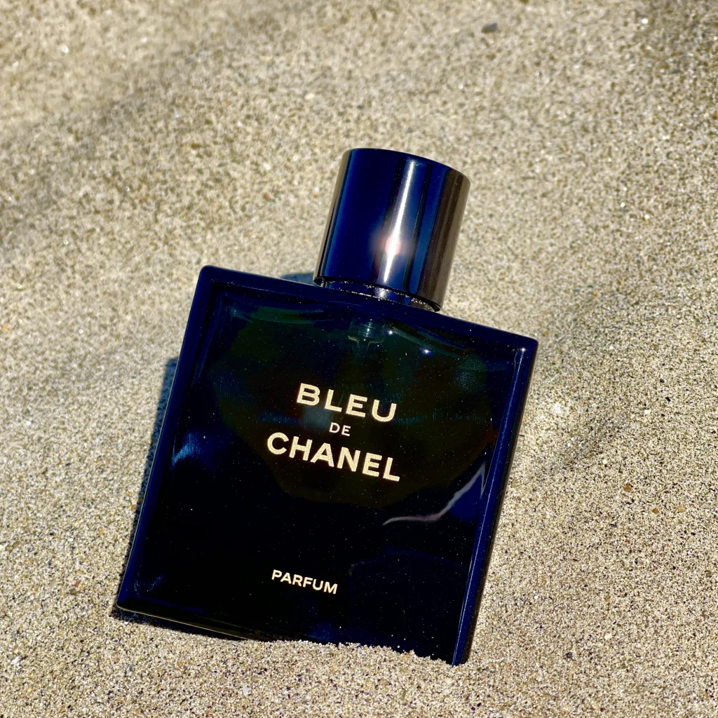 Perché BLEU de CHANEL Parfum è stato usato dagli uomini anche in questa calda estate 2024