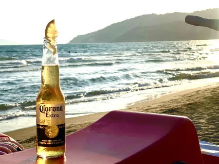 Qual e la storia della scorza di limone nella Birra Corona? Qual’e la storia della scorza di limone nella Birra Corona