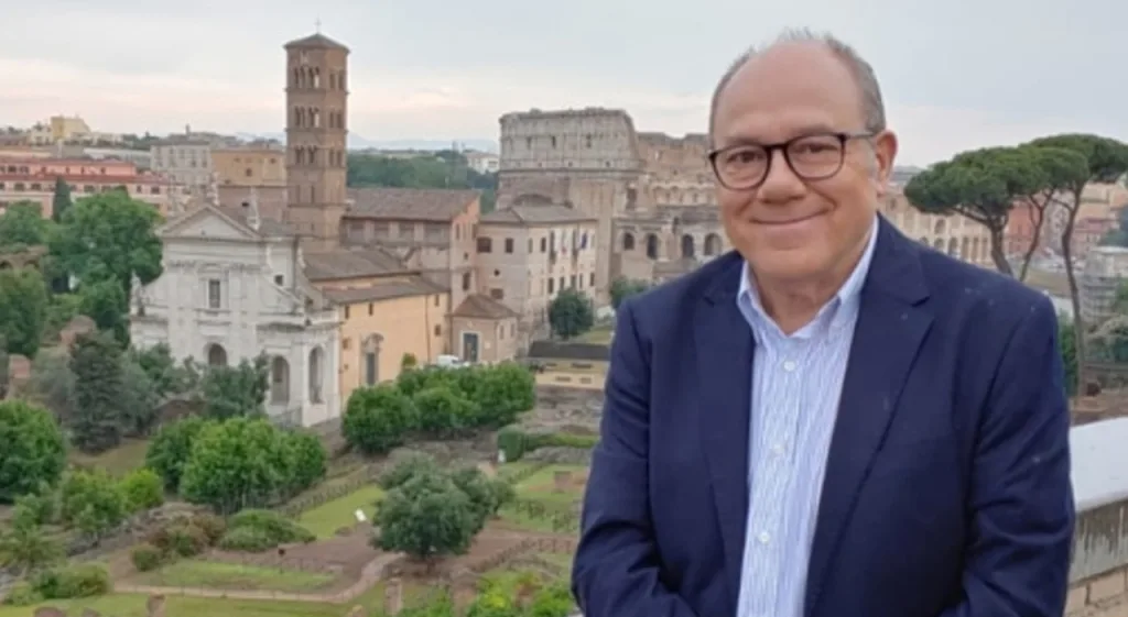Carlo Verdone, l'iconico attore romano, ha recentemente espresso il suo crescente malcontento nei confronti della sua città natale, Roma