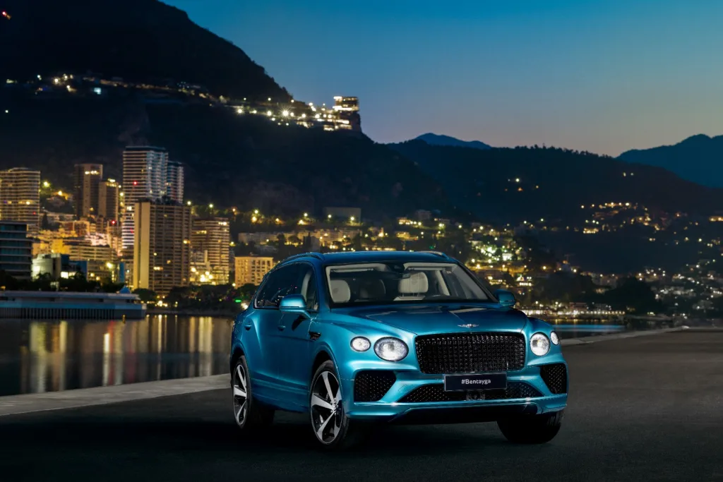Bentley Bentayga EWB Azure Riviera Collection: Un Capolavoro di Lusso e Design