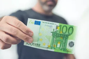 Il Bonus Natale da 100 Euro: Un Sostegno per i Lavoratori Dipendenti