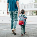 Die Rolle des Vaters beim Schulanfang: So unterstützen Sie Ihr Kind bei der Rückkehr in die Schule