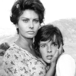 Auguri a Sophia Loren: La Vita di una Diva senza Tempo che oggi compie 90 anni