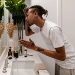 Cura della pelle maschile in autunno: quali prodotti usare in questo periodo dell’anno