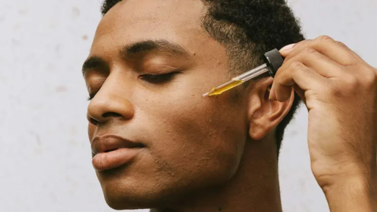 I migliori prodotti con vitamina C per la cura della pelle dell’uomo: i must-have per avere un viso da prima pagina. I migliori prodotti con vitamina C per la cura della pelle dell'uomo