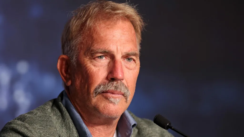 Kevin Costner come non lo avete mai conosciuto: il libro di Silvia Bizio e Pietro Ricci.