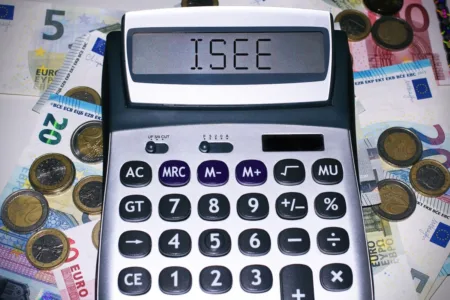 Il calcolo dell'ISEE è un processo complesso che richiede una precisa valutazione dei redditi e del patrimonio del nucleo familiare