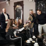 El caballero contemporáneo: un viaje a través de la evolución del respeto y la elegancia moral