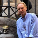 Alla fine è arrivato l'annuncio: si chiama The Secret of Secrets il nuovo romanzo di Dan Brown, l'autore del best seller Il Codice Da Vinci; uscirà in tutto il mondo il 9 settembre 2025