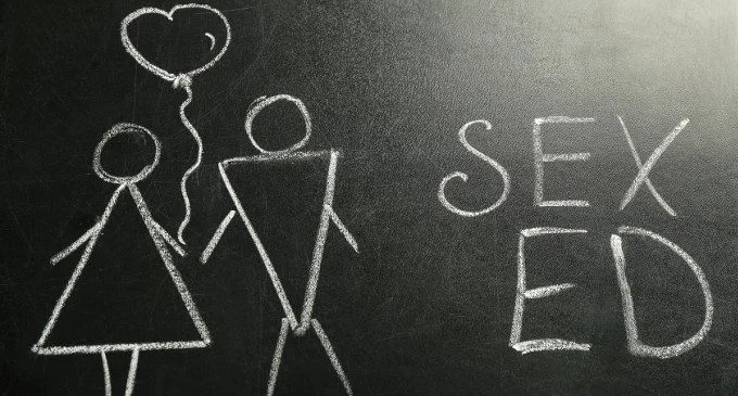 In un mondo in cui i rapporti sono sempre più complessi e le aspettative sulle relazioni continuano a evolversi, l'educazione sessuo-affettiva diventa un pilastro fondamentale per il benessere maschile e ne parliamo in questo articolo