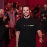 Sabato De Sarno dopo la sfilata della collezione Primavera/Estate 2025 di Gucci a Milano, 20 settembre 2024 (AP Photo/ Luca Bruno)