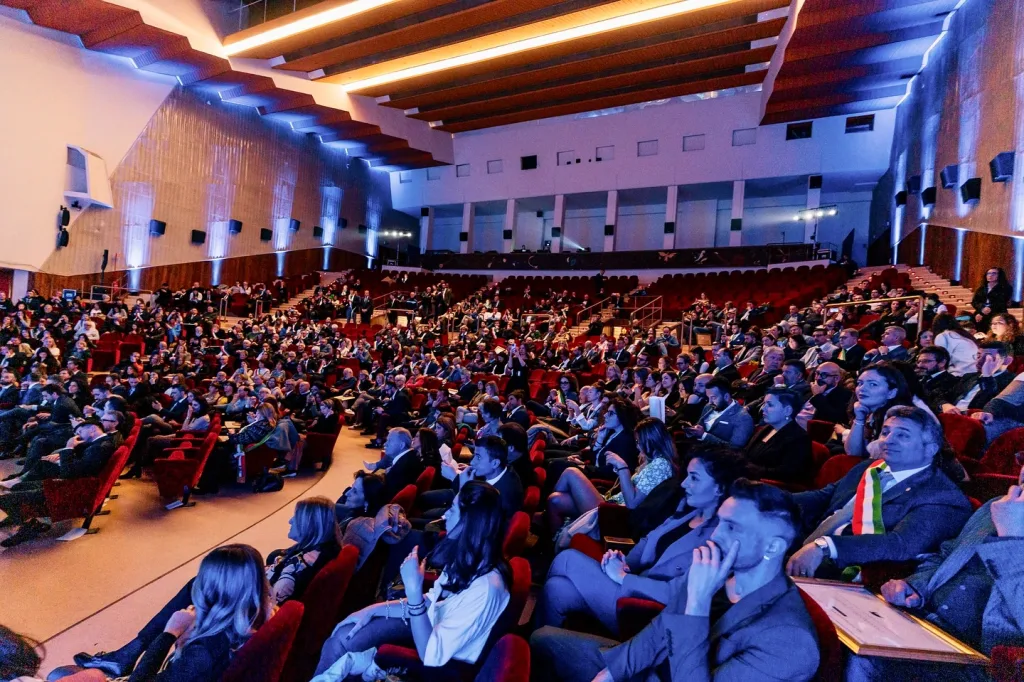Teatro Mediterraneo di Napoli ha ospitato la cerimonia "Comuni Plastic Free 2025"