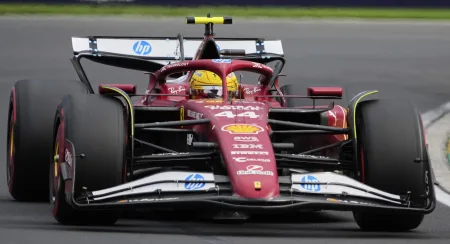 Suzuka, il Circuito delle Emozioni: Ferrari, Hamilton e la Caccia ai Papaya Boys. Lewis Hamilton risponde così, con pole position e vittoria della sprint race, in attesa delle qualifiche delle ore 8 che daranno la griglia di formazione per la gara di domani.