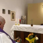 La Prima Foto di Papa Francesco Diffusa dal Ricovero: Un Messaggio di Speranza e Resilienza