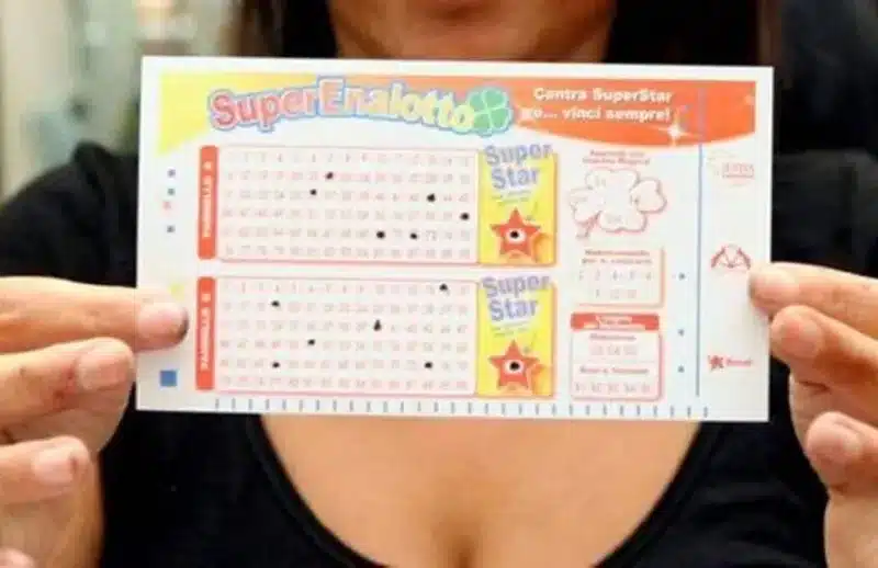 Jackpot da oltre 88 milioni di euro vinto con un Quick Pick da 3€! La dea bendata ha baciato un fortunato giocatore che ha centrato la sestina vincente grazie a un sistema Quick Pick, dimostrando che affidarsi al caso può rivelarsi una scelta vincente