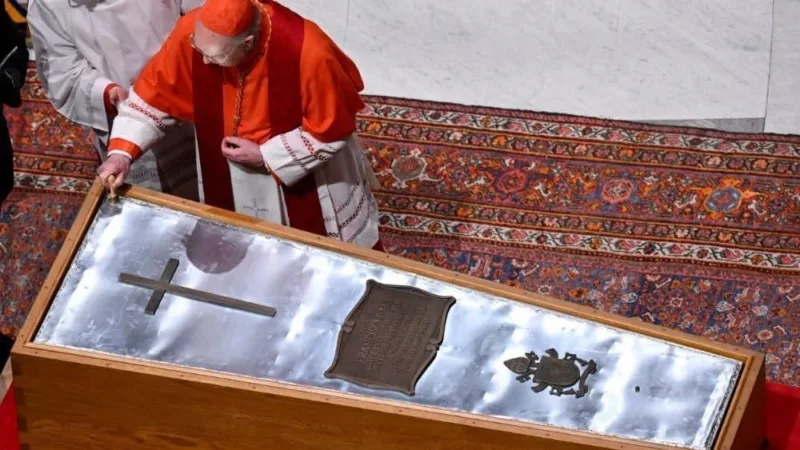 Una Cerimonia Semplice, nel Segno di Papa Francesco