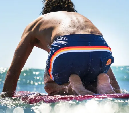 BasicNet Conquista il Mare: Dopo Woolrich, Arriva Sundek. Tra gli addetti lavori si fanno sempre più sentire questi rumors e secondo fonti attendibili nel settore della moda, il gruppo torinese BasicNet sarebbe in fase avanzata di trattativa per l'acquisizione di Sundek, il celebre brand di costumi da surf nato negli Stati Uniti nel 1958