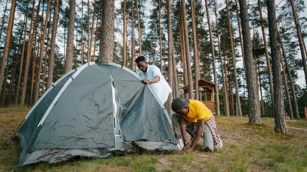 Weekend in tenda_ come organizzare un camping di primavera in stile uomo