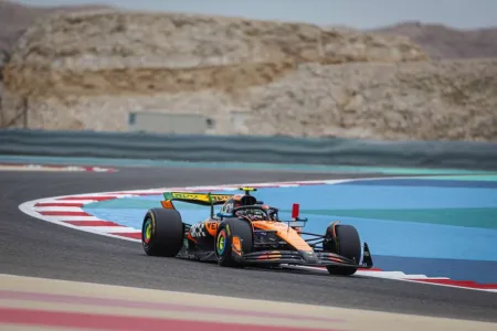 F1, Prove Libere in Bahrain: FP1 sotto il dominio del… Caldo. Eccoci già arrivati al 4° appuntamento del Mondiale F1 2025 in scena in Bahrain; oggi, venerdì 11 aprile, giornata di prove libere.