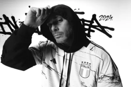 Fabri Fibra è stato condannato per diffamazione ai danni di Valerio Scanu; Il rapper aveva citato, con parole offensive, l'ex concorrente di Amici in una canzone.