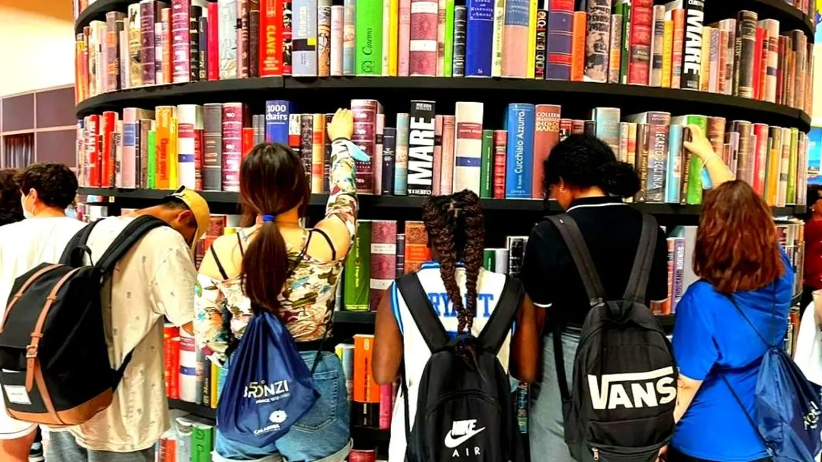 Al via la 37esima edizione del Salone del Libro di Torino: oltre mille editori e stand, una sola voce comune: quella della cultura senza etichette politiche