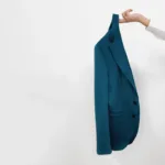 Nel cuore del piano inferiore del Padiglione Centrale arriva a Pitti Uomo 108 una novità assoluta: un Distributore creativo di tessuti pregiati firmato Carnet-Gruppo Ratti, divisione del prestigioso Gruppo Marzotto