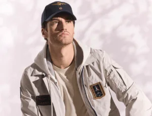 Al Pitti Uomo 108, Aeronautica Militare SS26: Quando il Vintage Militare Incontra la Vita di Tutti i Giorni.