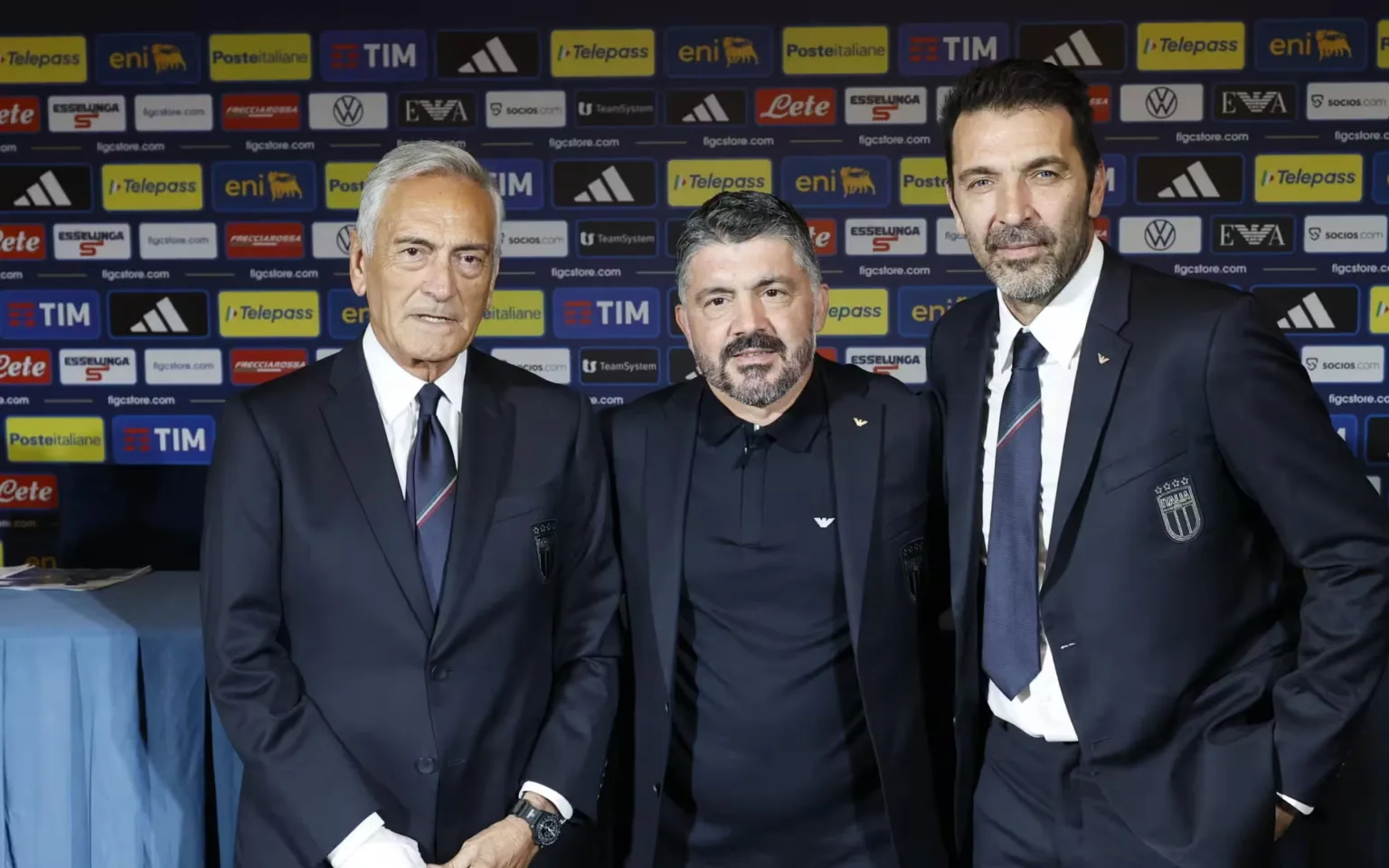 Sorteggio Mondiali 2026: Italia in Quarta Fascia, Sfida Aperta per gli Azzurri. L’era di Gennaro Gattuso alla guida della Nazionale italiana è ufficialmente iniziata; la presentazione di ieri al Parco dei Principi ha offerto spunti chiari su cosa aspettarsi dalla sua gestione: una squadra che dovrà ritrovare identità, spirito di gruppo e, soprattutto, risultati.