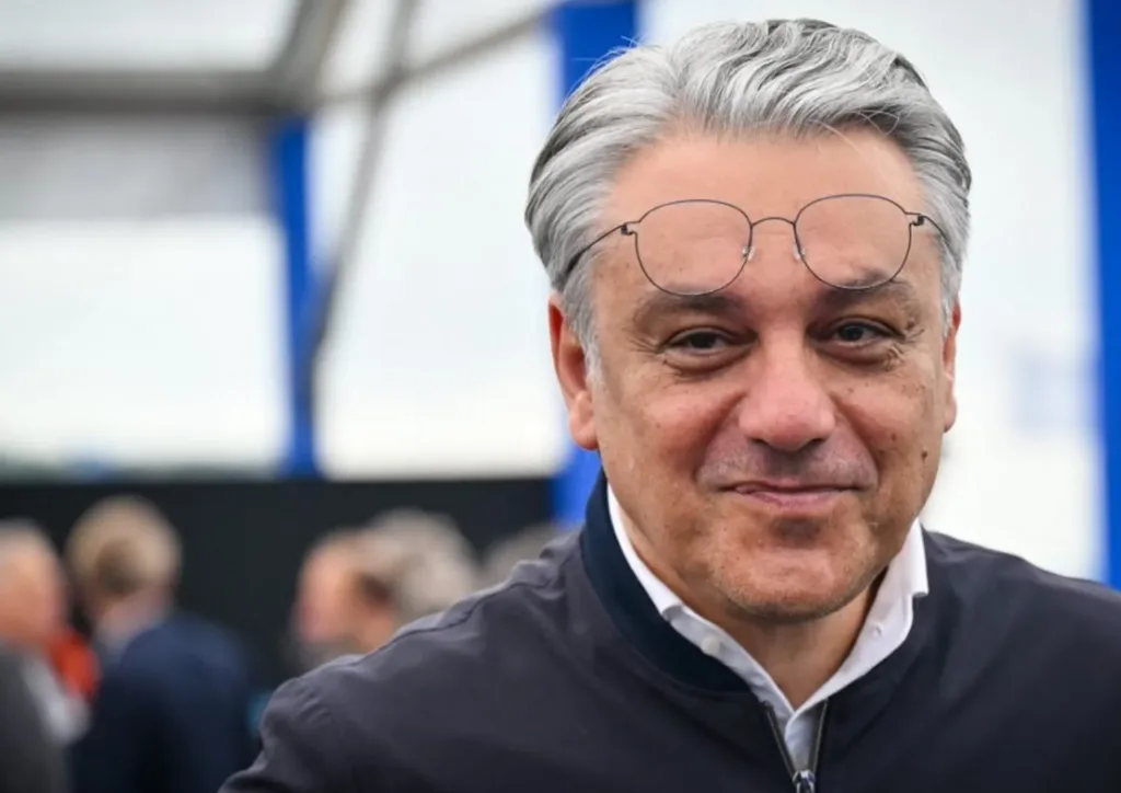 Luca de Meo e Kering: La Scommessa del Lusso.