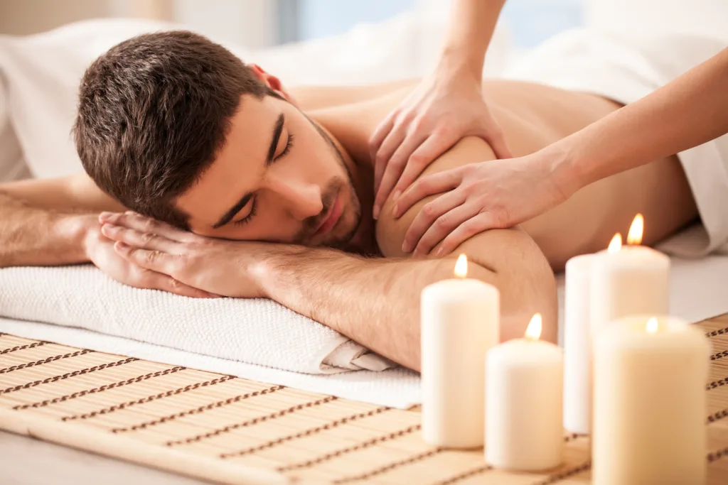 Dove andare a Napoli per una spa pensata per l’uomo? A Napoli esistono Spa e centri benessere adatti agli uomini che cercano relax, cura del corpo e ambienti riservati. Alcune strutture offrono trattamenti pensati appositamente per il corpo maschile.
