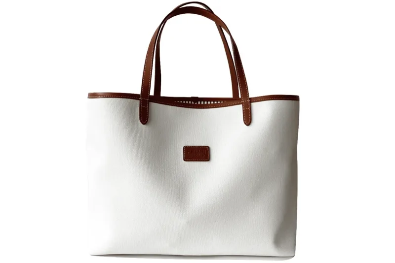 Felisi naviga verso l'estate: la nuova Borsa Yachting che profuma di mare a Pitti Uomo 108