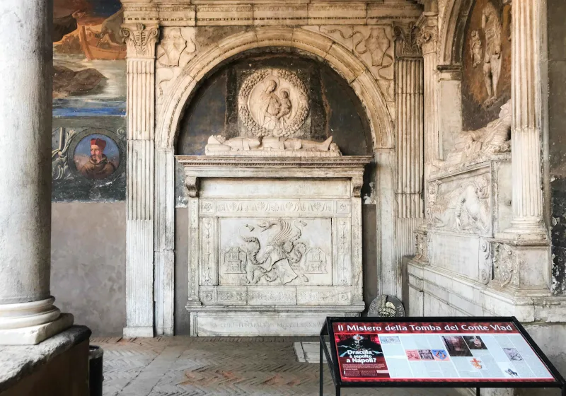 Dracula tra Storia e Leggenda: Decifrata la Lapide Segreta nel Cuore di Napoli