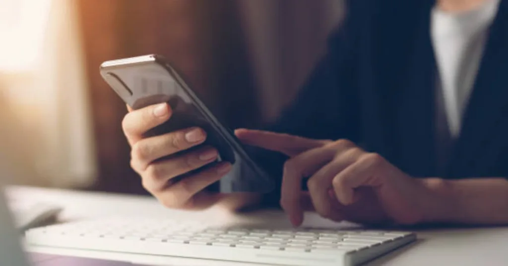 WhatsApp, Addio Al Numero Di Telefono: Prevista La Condivisione Account Per La Privacy. Gli sviluppatori di WhatsApp hanno mostrato un aggiornamento interessante e che potrebbe cambiare le carte in tavola. Abbiamo visto come Meta stia puntando a rendere WhatsApp più estetico, meno incentrato per una grafica semplice e pronto ad ogni esigenza da parte dei consumatori. Ma non possono essere lasciate da parte le funzioni principali, come anche possibili aggiunte che potrebbero rendere l'applicazione sempre più interessante.