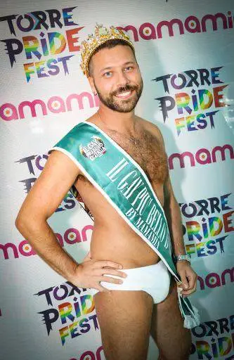 Elio Finocchio ha vinto il titolo de Il Gay Più Bello d’Italia 2025 al MamaMia di Torre del Lago. 