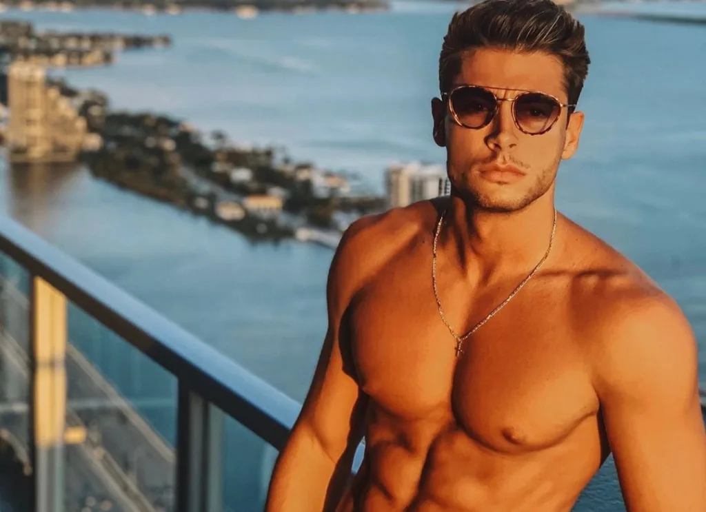 Andrea Denver, dal Veneto a Manhattan: l’Ascesa del Modello che Ha Conquistato l’America. Andrea Denver, dal Veneto a Manhattan: l'Ascesa del Modello che Ha Conquistato l'America.
