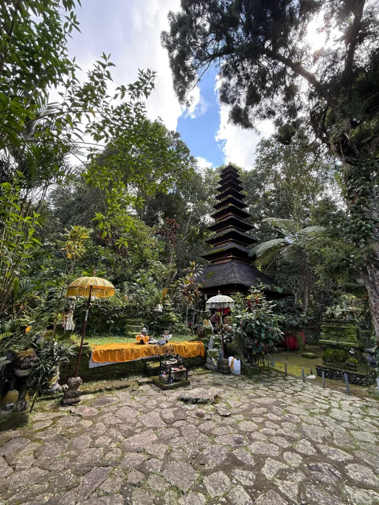 Reportage: Indonesia, il viaggio delle contraddizioni | dalla frenesia di Giacarta ai silenzi cristallini di Gili