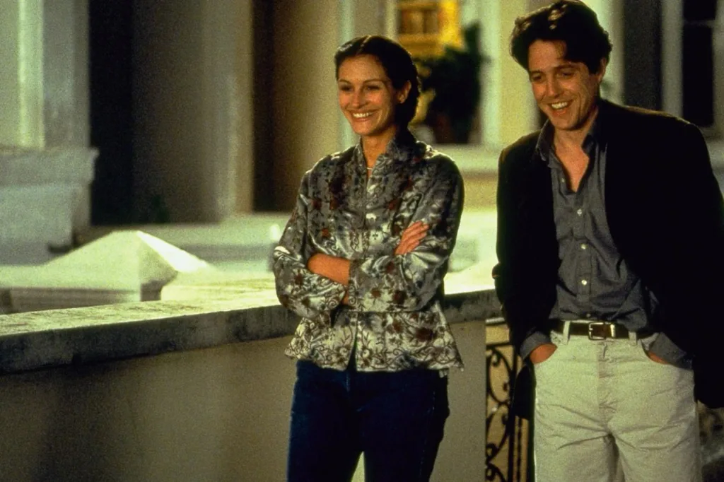 La parabola artistica di Hugh Grant: dal gentiluomo romantico al personaggio complesso