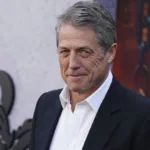 La parabola artistica di Hugh Grant: dal gentiluomo romantico al personaggio complesso