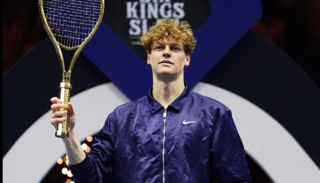 Finale Six Kings Slam: Sinner è ancora il re di Riyad. Nella finale Six Kings Slam Sinner annienta Alcaraz e si conferma il re di Riyad, dove ha vinto anche nell'edizione dell'anno scorso