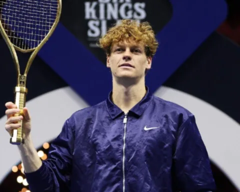 Nella finale Six Kings Slam Sinner annienta Alcaraz e si conferma il re di Riyad, dove ha vinto anche nell'edizione dell'anno scorso